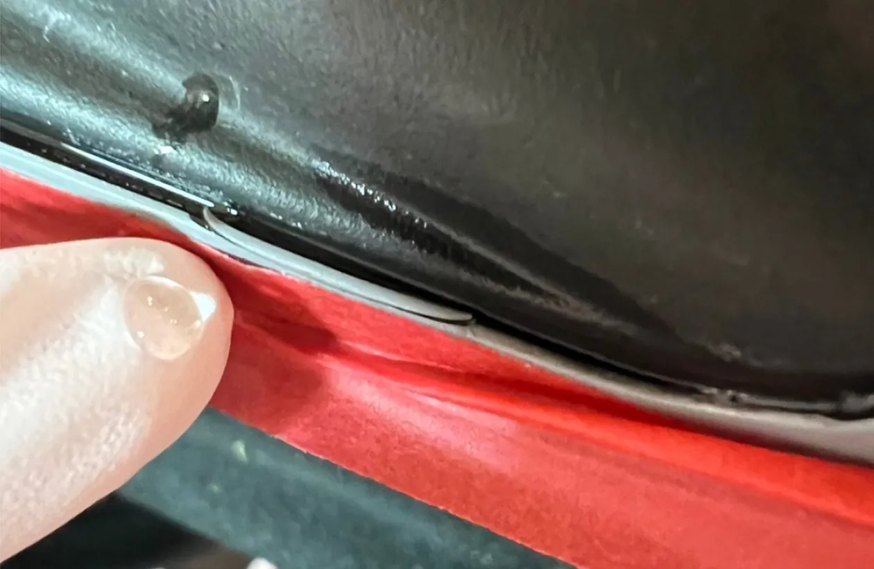 カッター使用された高級車画像1