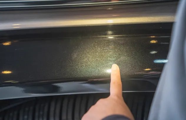 新車でもキズがある！