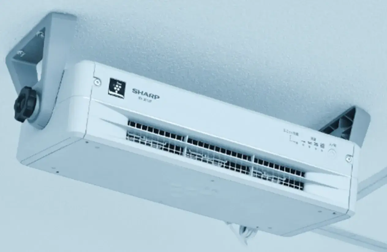 除電イオンで静電気を抑制するクリーンルーム(塵埃混入を抑える)