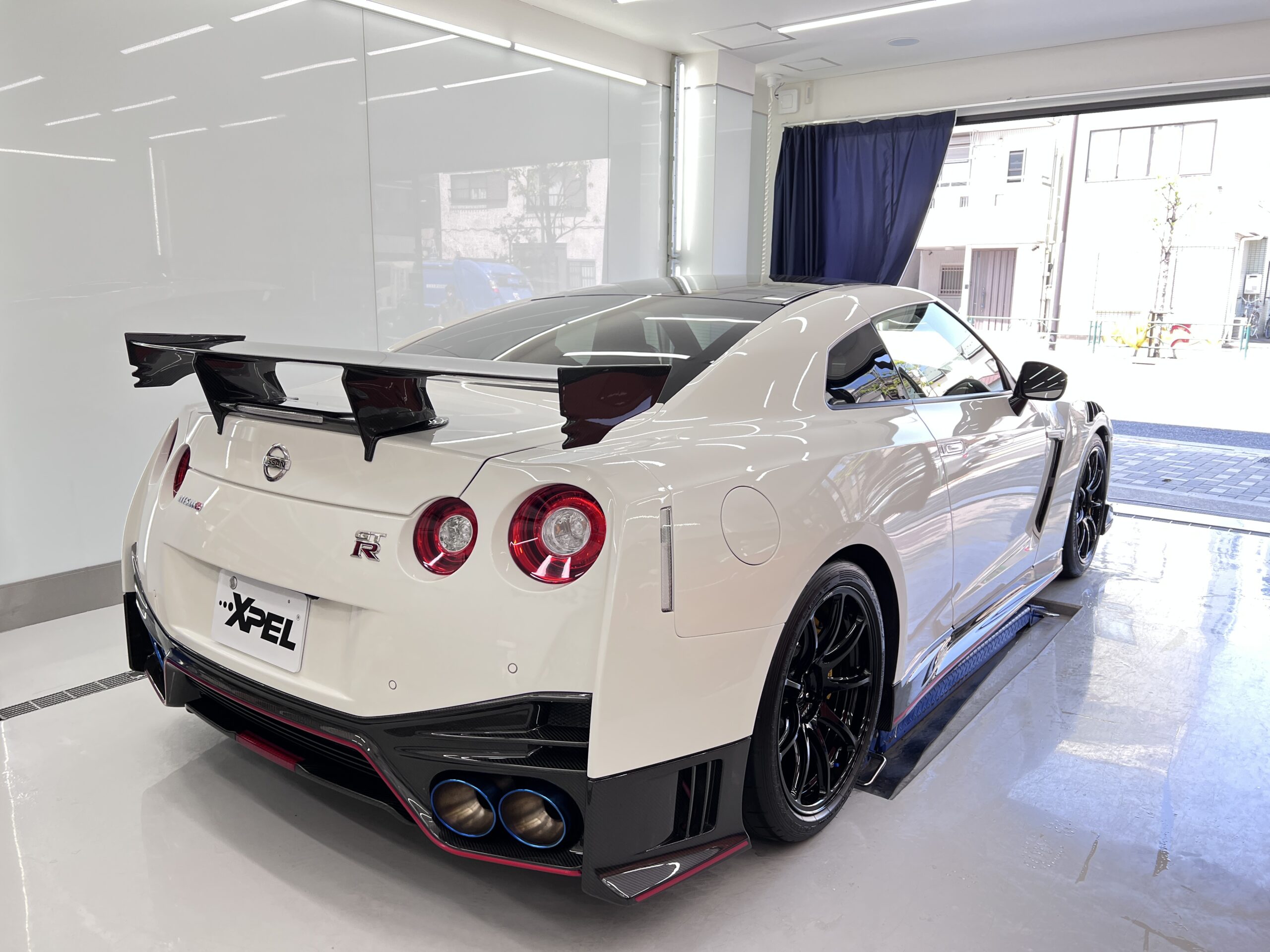 GT-R nismo Right Rear view