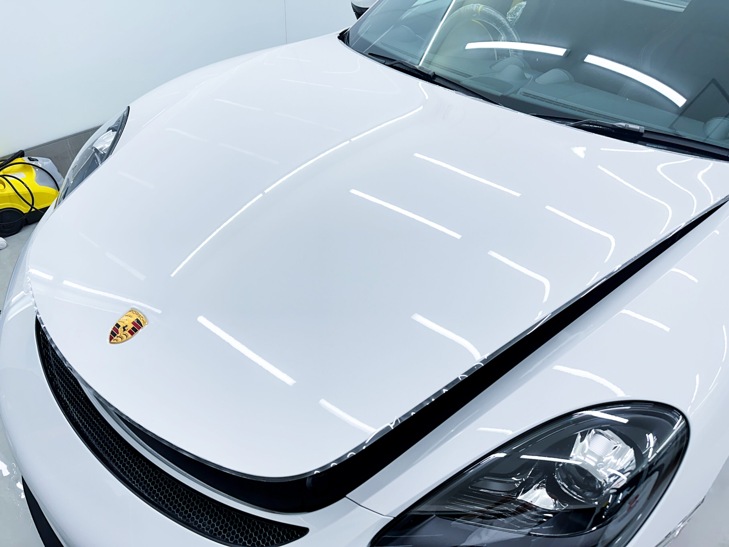 718_cayman_gt4_hood