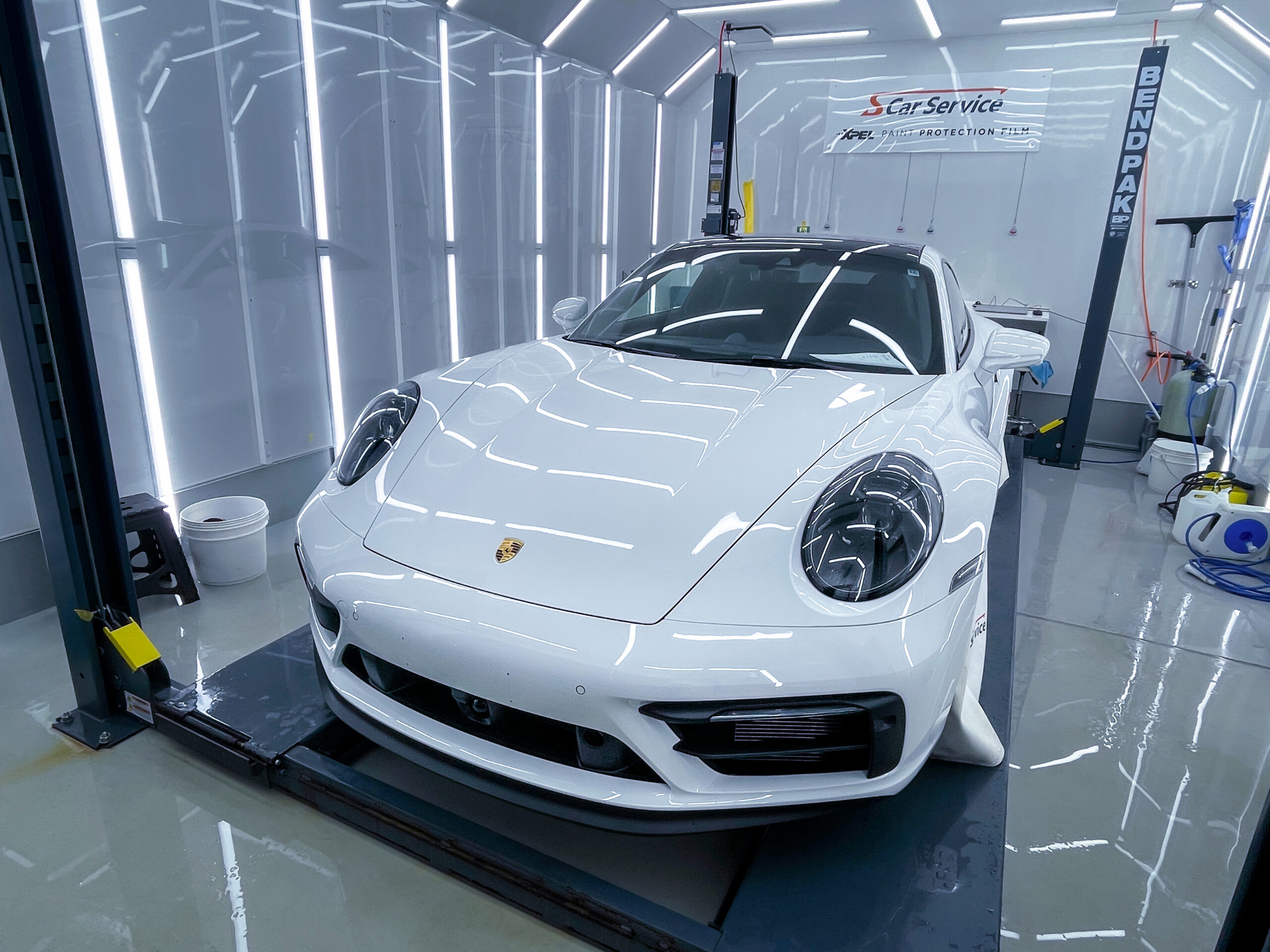 911カレラGTSにサテン仕上げプロテクションフィルム施工です。