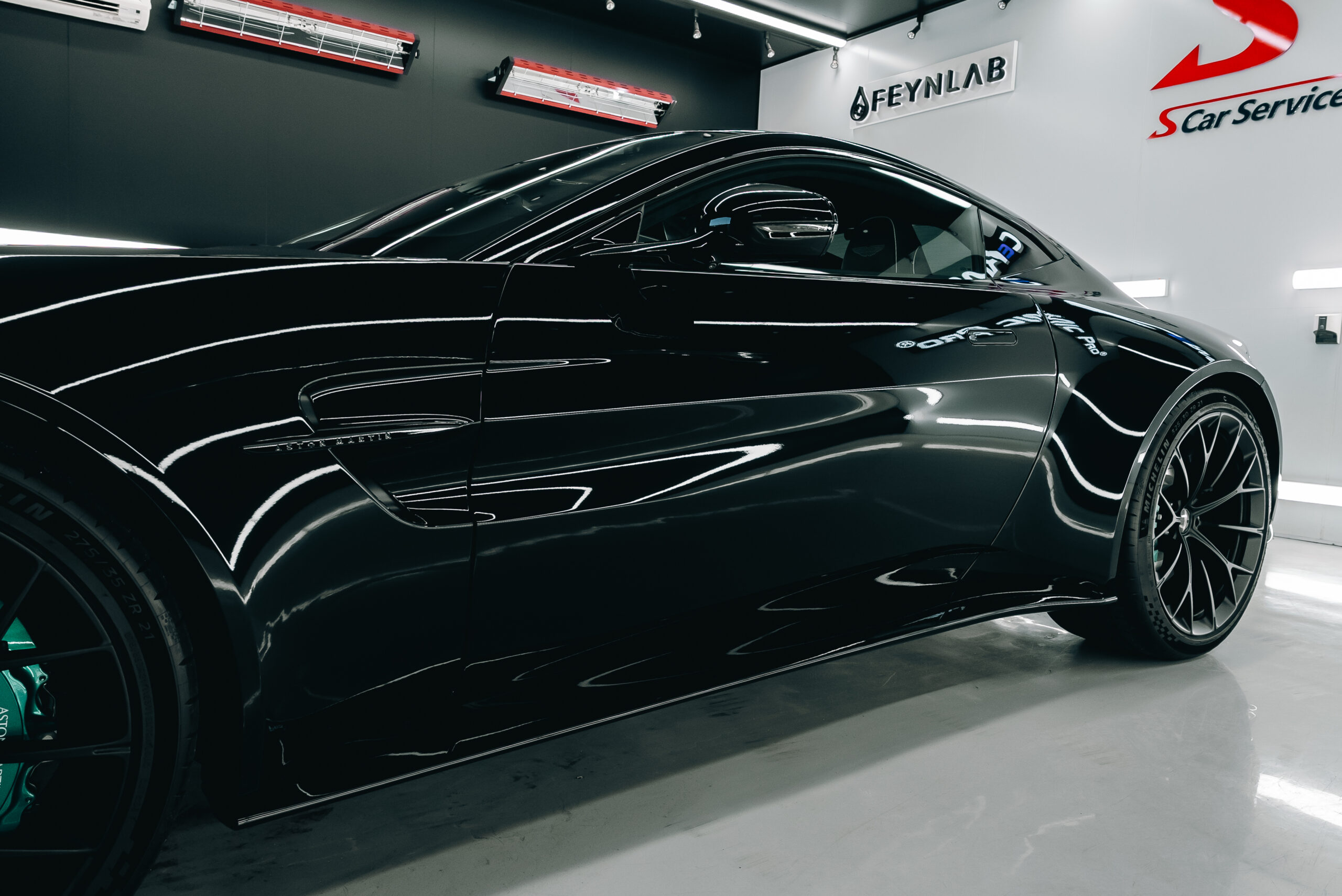 スマートカーサービス_アストンマーティン_ ヴァンテージ_プロテクションフィルム