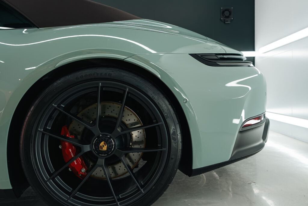スマートカーサービスで施工したポルシェ911 Carrera 4 GTSのプロテクションフィルム施工後の外観