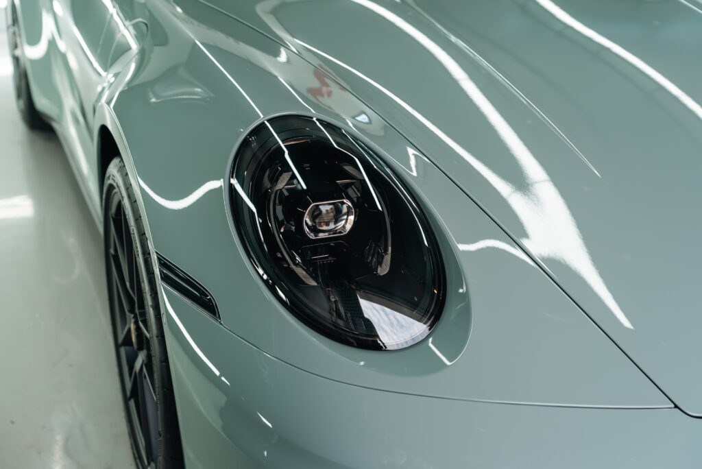 スマートカーサービスで施工したポルシェ911 Carrera 4 GTSのプロテクションフィルム施工後の外観