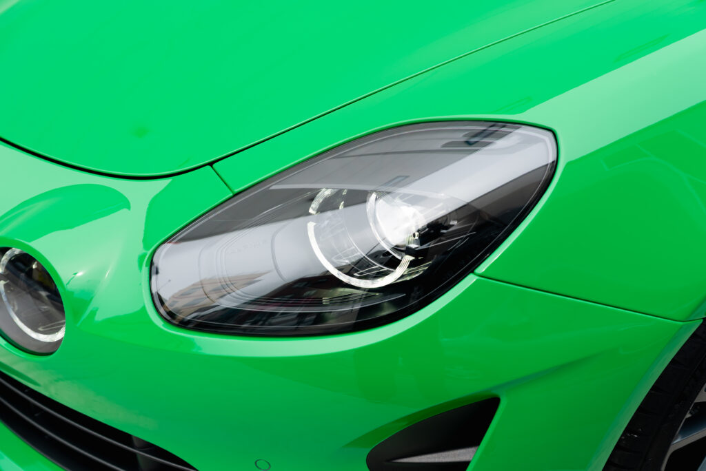 スマートカーサービスで施工したALPINE A110Sのプロテクションフィルム施工後の外観