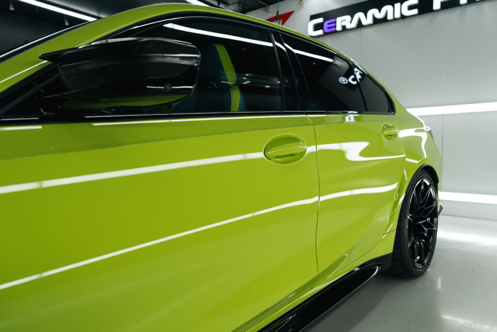 スマートカーサービスで施工したBMW M3のセラミックコーティングとリアガラススモークフィルム施工後の外観