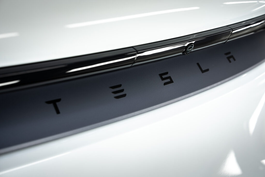 スマートカーサービス_Tesla Model Y_プロテクションフィルム_リアロゴ